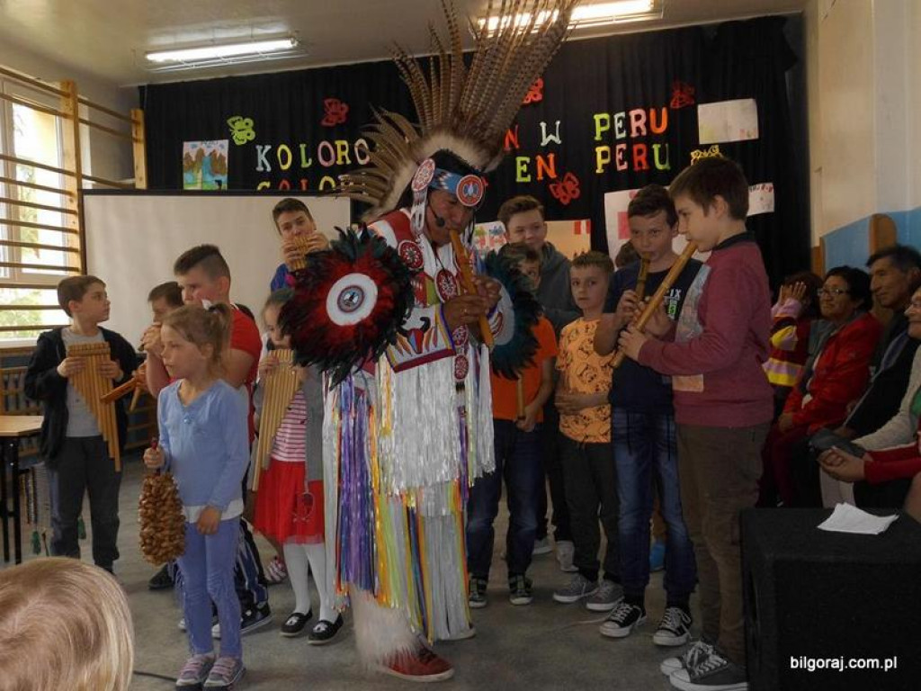 „Kolorowy dzień w Peru” w Szkole Podstawowej w Hedwiżynie (FOTO)
