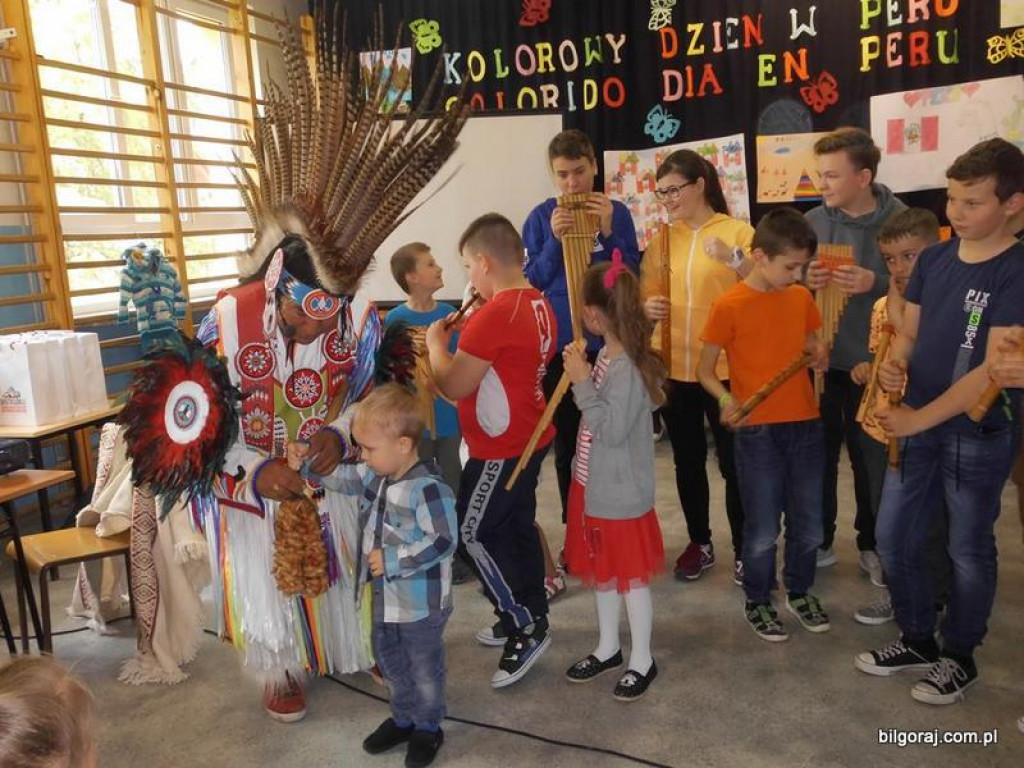 „Kolorowy dzień w Peru” w Szkole Podstawowej w Hedwiżynie (FOTO)