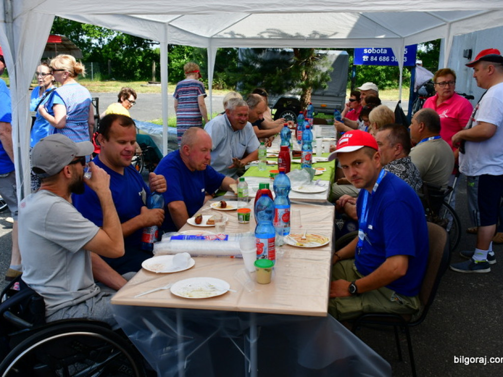 Beata Strzałka na integracyjnym pinkiku  osób niepełnosprawnych 