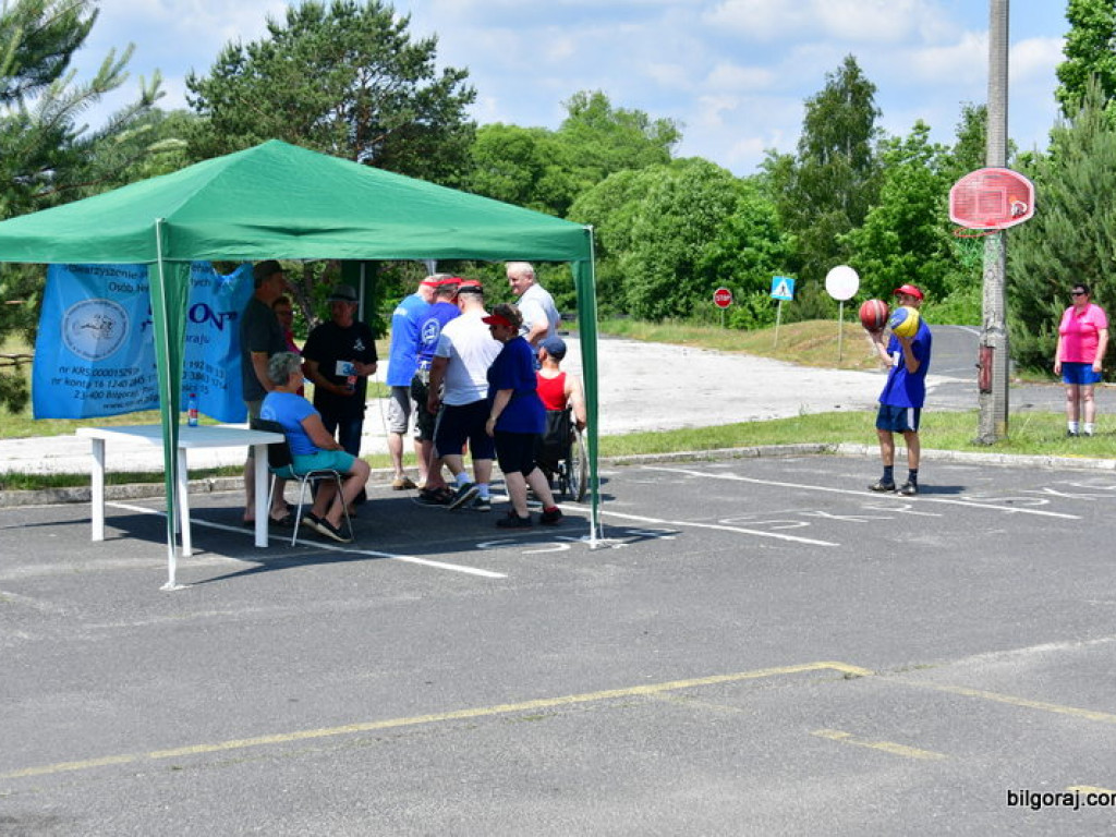 Beata Strzałka na integracyjnym pinkiku  osób niepełnosprawnych 