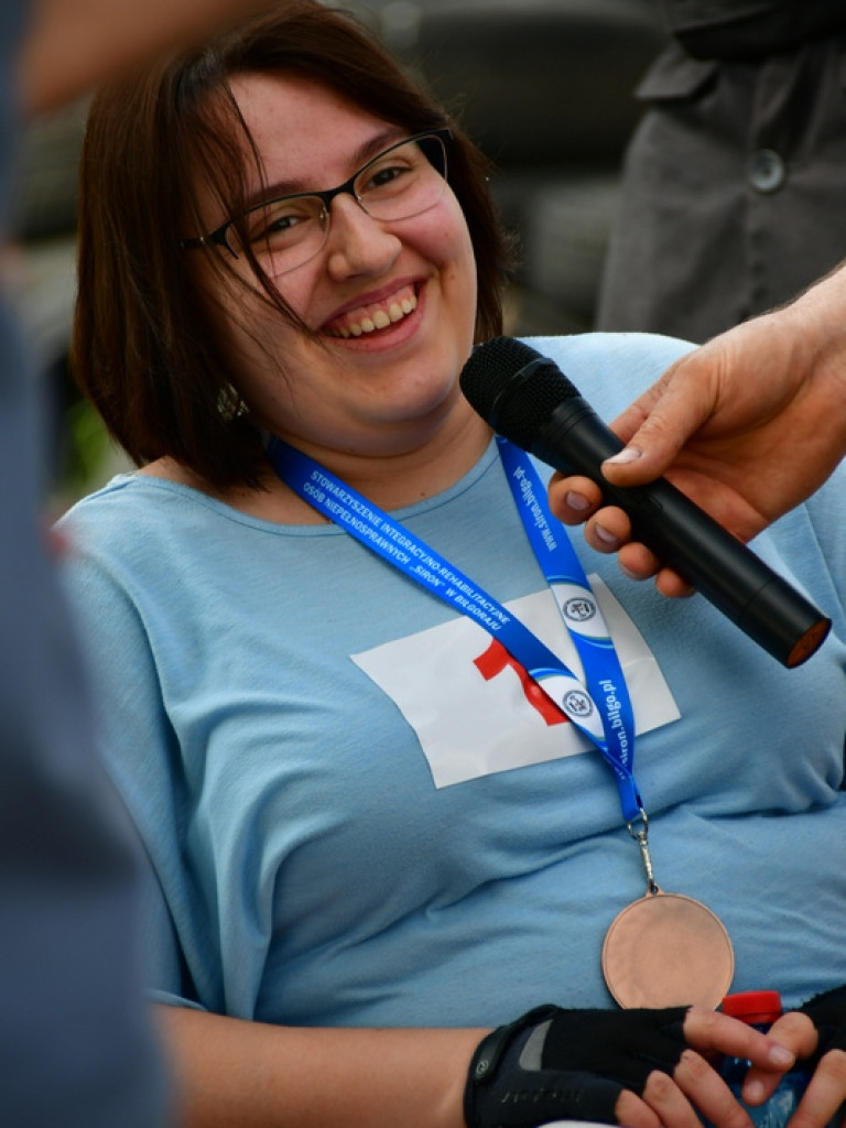 Beata Strzałka na integracyjnym pinkiku  osób niepełnosprawnych 