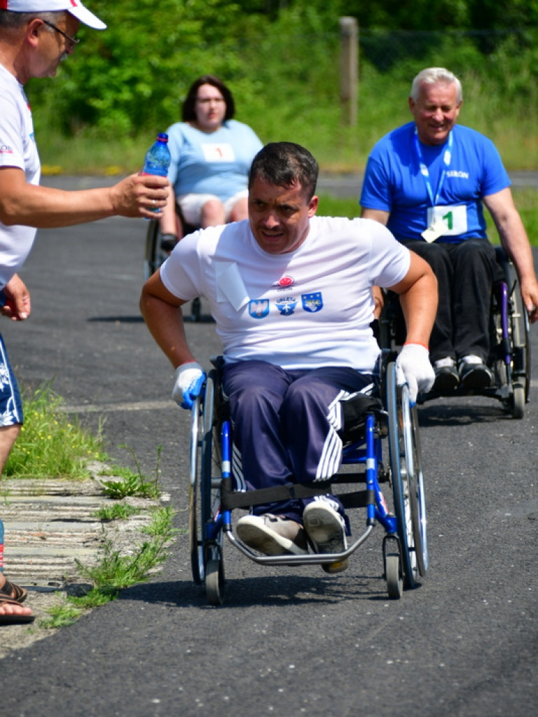 Beata Strzałka na integracyjnym pinkiku  osób niepełnosprawnych 