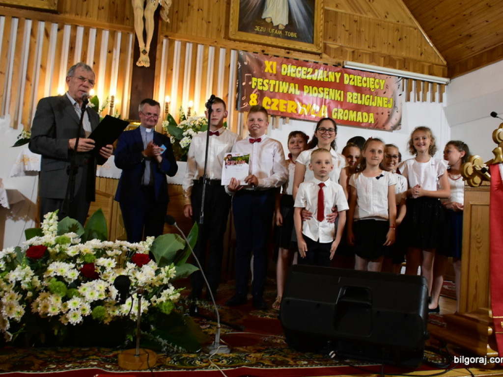 Festiwalowe zmagania małych artystów w Gromadzie. Dzieci śpiewały ku czci Maryi (FOTO, WYNIKI)