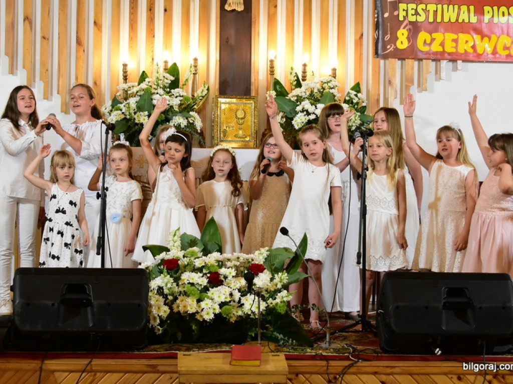 Festiwalowe zmagania małych artystów w Gromadzie. Dzieci śpiewały ku czci Maryi (FOTO, WYNIKI)
