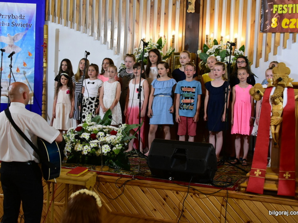 Festiwalowe zmagania małych artystów w Gromadzie. Dzieci śpiewały ku czci Maryi (FOTO, WYNIKI)