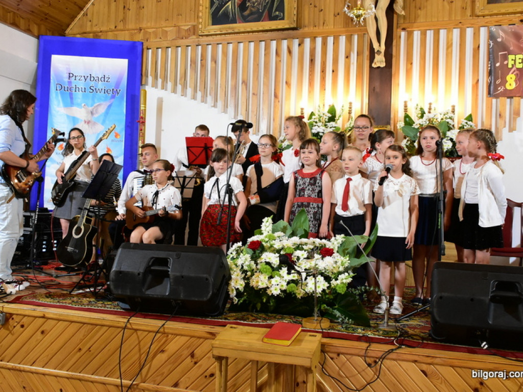 Festiwalowe zmagania małych artystów w Gromadzie. Dzieci śpiewały ku czci Maryi (FOTO, WYNIKI)