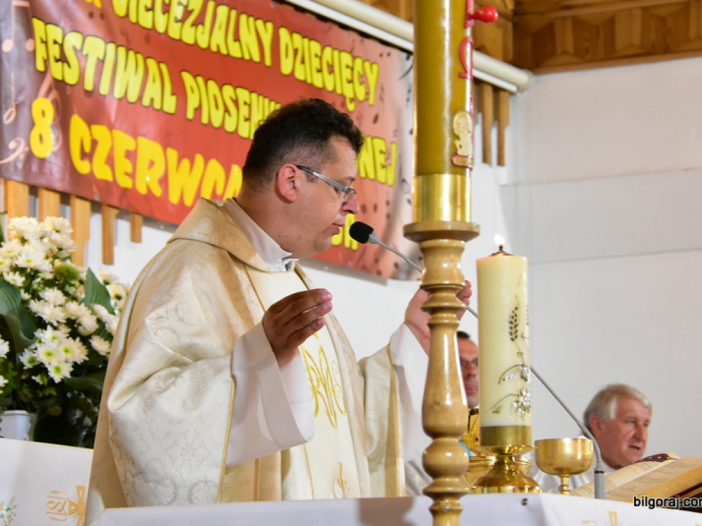 Festiwalowe zmagania małych artystów w Gromadzie. Dzieci śpiewały ku czci Maryi (FOTO, WYNIKI)