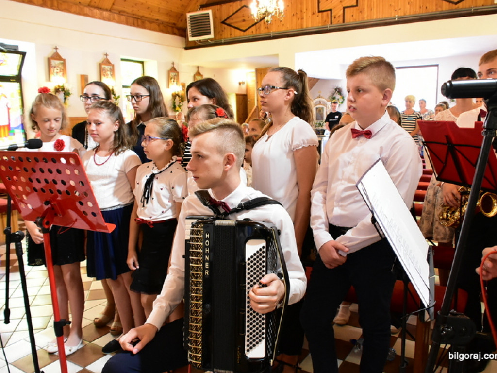 Festiwalowe zmagania małych artystów w Gromadzie. Dzieci śpiewały ku czci Maryi (FOTO, WYNIKI)