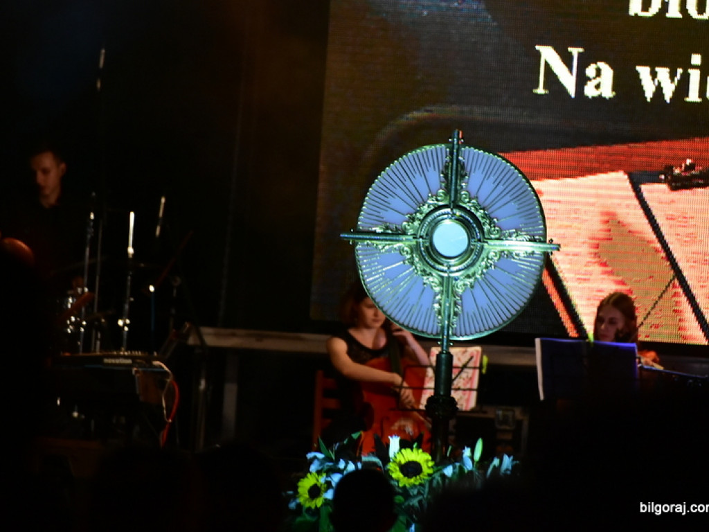 Koncert chwały na podsumowanie Uroczystości Bożego Ciała (FOTO, VIDEO)