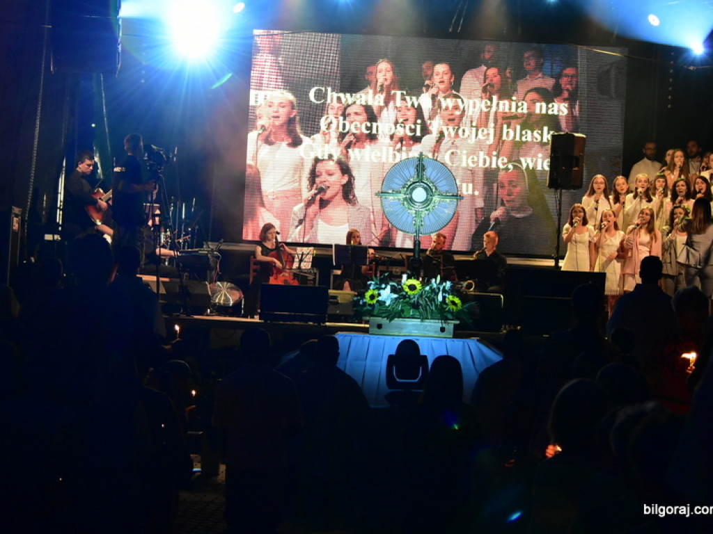 Koncert chwały na podsumowanie Uroczystości Bożego Ciała (FOTO, VIDEO)