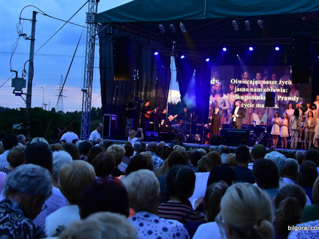 Koncert chwały na podsumowanie Uroczystości Bożego Ciała (FOTO, VIDEO)