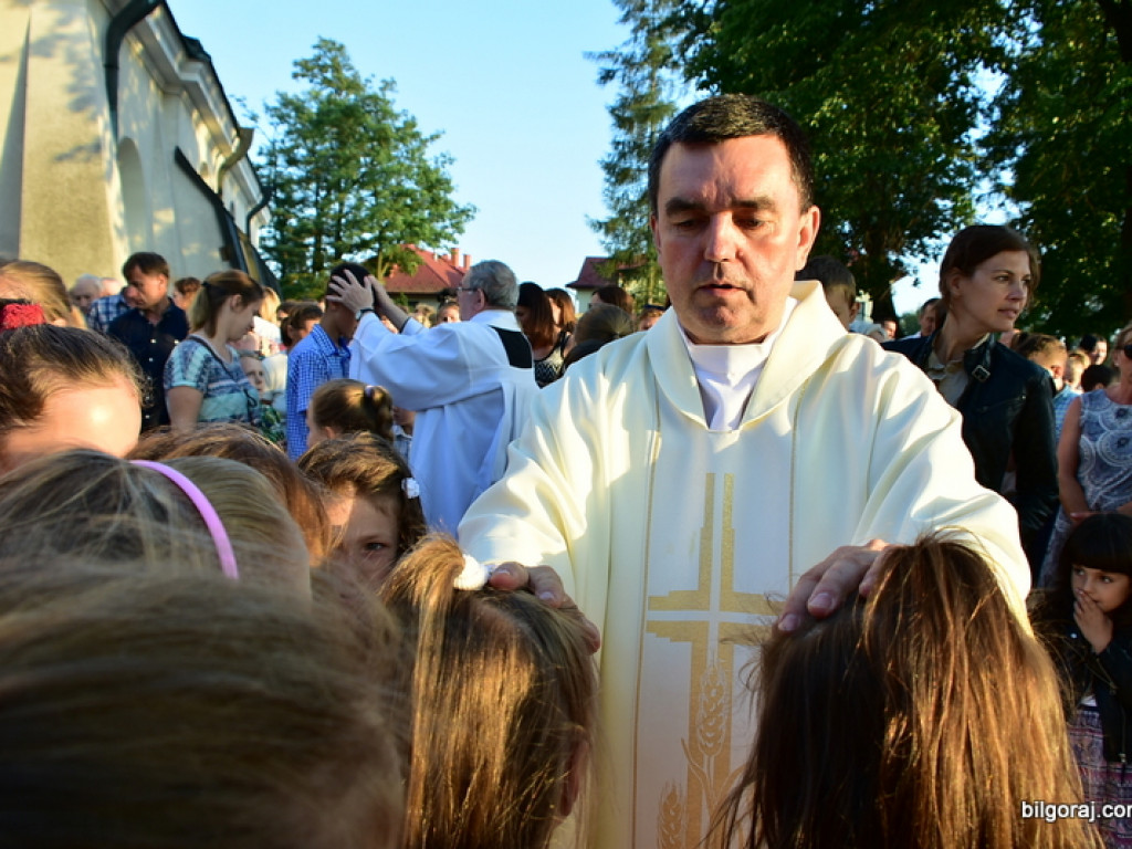 Oktawa Bożego Ciała. Wierni w procesjach do czterech ołtarzy i święcenie wianków (FOTO)