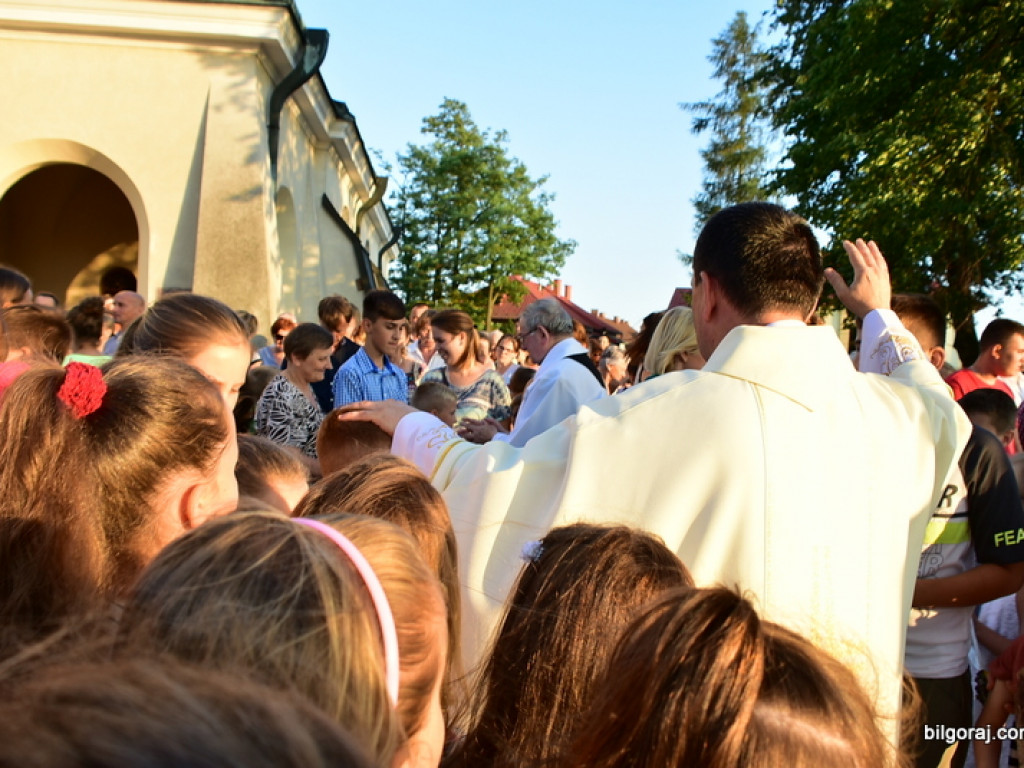 Oktawa Bożego Ciała. Wierni w procesjach do czterech ołtarzy i święcenie wianków (FOTO)
