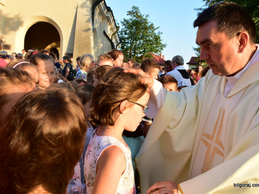 Oktawa Bożego Ciała. Wierni w procesjach do czterech ołtarzy i święcenie wianków (FOTO)