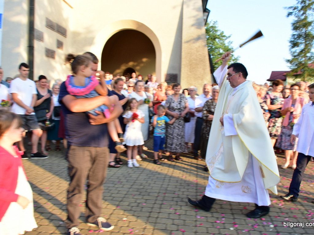 Oktawa Bożego Ciała. Wierni w procesjach do czterech ołtarzy i święcenie wianków (FOTO)