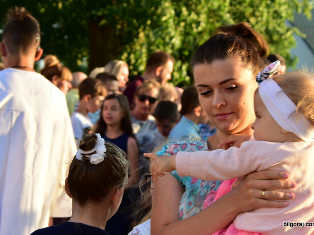 Oktawa Bożego Ciała. Wierni w procesjach do czterech ołtarzy i święcenie wianków (FOTO)