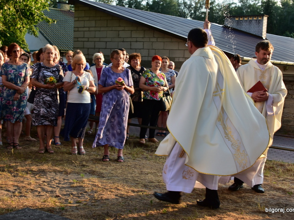 Oktawa Bożego Ciała. Wierni w procesjach do czterech ołtarzy i święcenie wianków (FOTO)