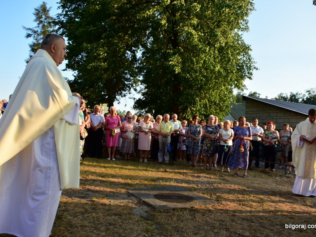 Oktawa Bożego Ciała. Wierni w procesjach do czterech ołtarzy i święcenie wianków (FOTO)