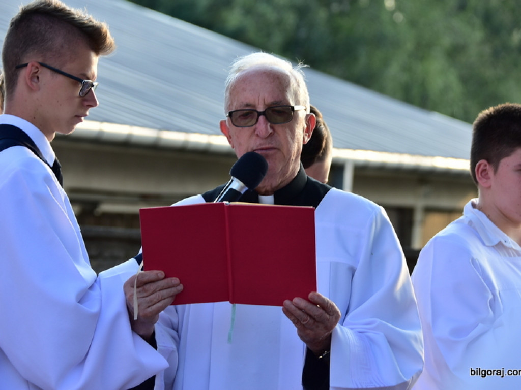 Oktawa Bożego Ciała. Wierni w procesjach do czterech ołtarzy i święcenie wianków (FOTO)