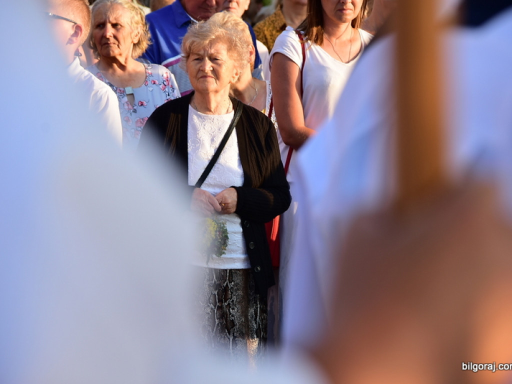 Oktawa Bożego Ciała. Wierni w procesjach do czterech ołtarzy i święcenie wianków (FOTO)