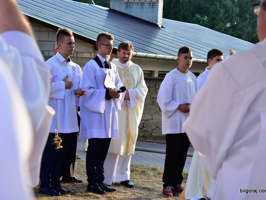 Oktawa Bożego Ciała. Wierni w procesjach do czterech ołtarzy i święcenie wianków (FOTO)