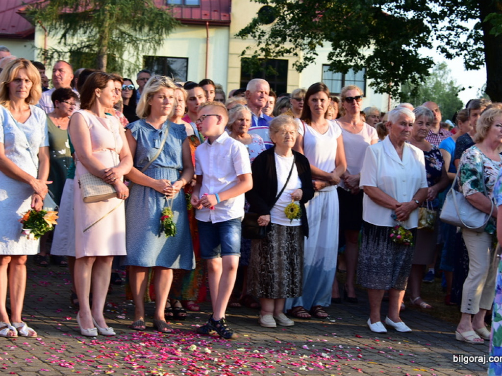 Oktawa Bożego Ciała. Wierni w procesjach do czterech ołtarzy i święcenie wianków (FOTO)