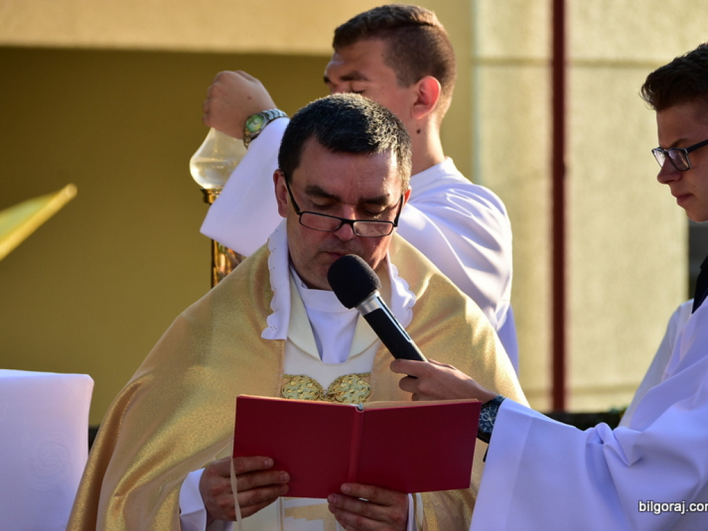 Oktawa Bożego Ciała. Wierni w procesjach do czterech ołtarzy i święcenie wianków (FOTO)