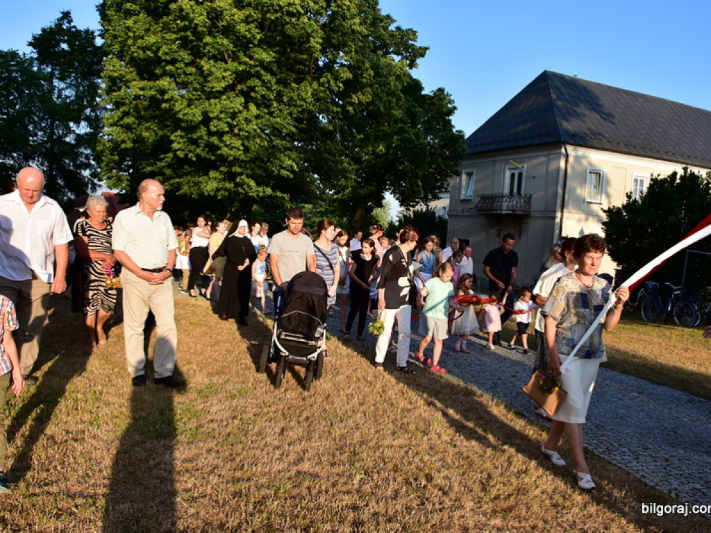 Oktawa Bożego Ciała. Wierni w procesjach do czterech ołtarzy i święcenie wianków (FOTO)