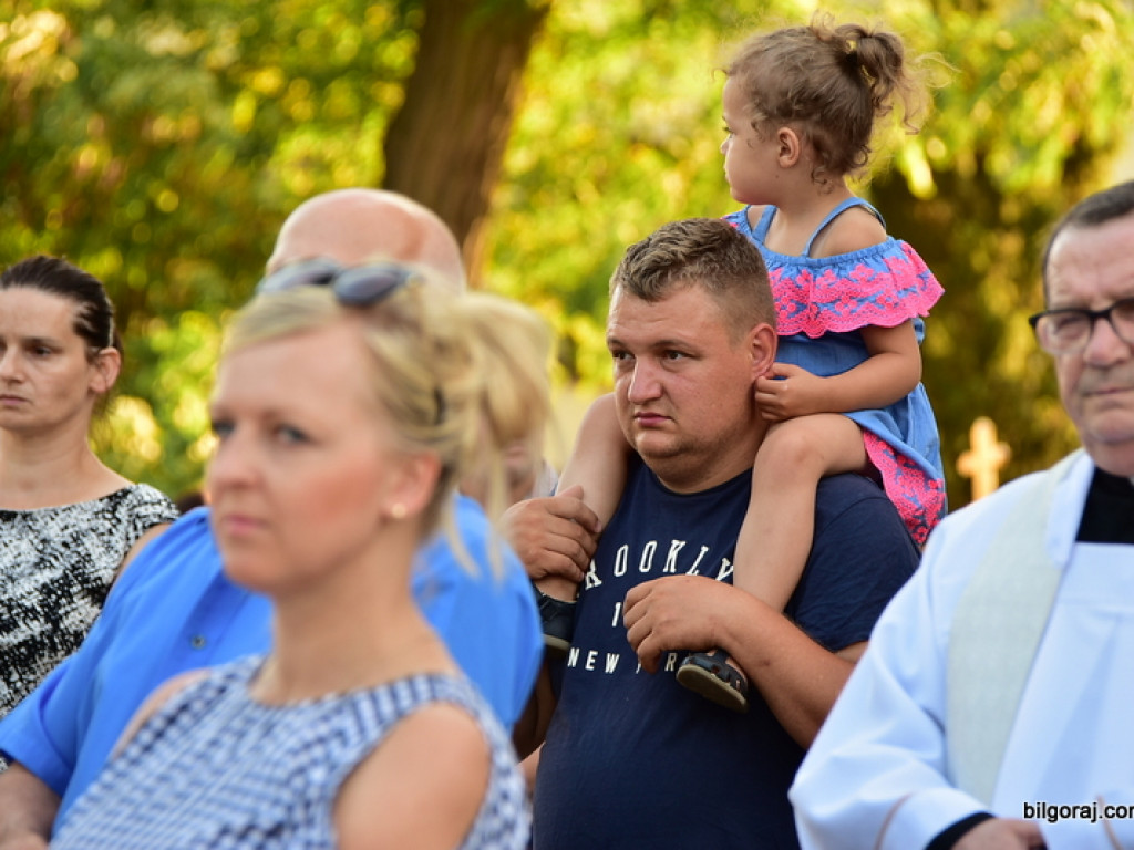 Oktawa Bożego Ciała. Wierni w procesjach do czterech ołtarzy i święcenie wianków (FOTO)