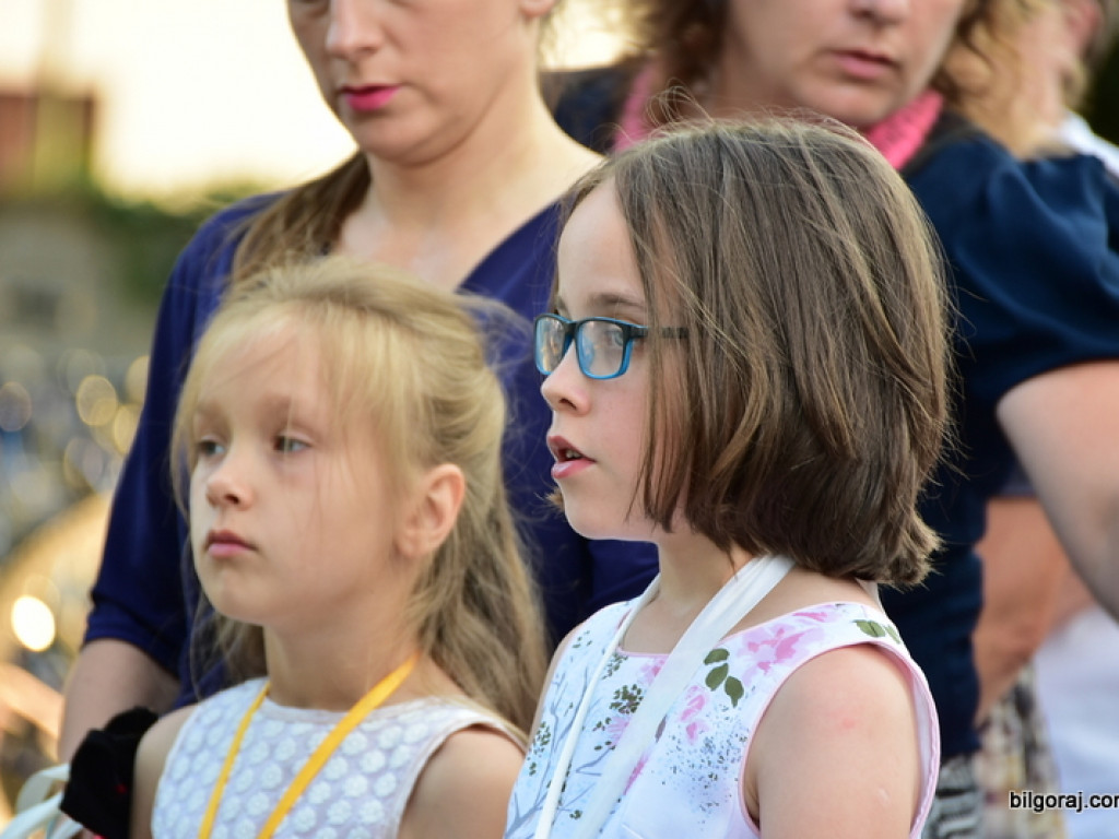 Oktawa Bożego Ciała. Wierni w procesjach do czterech ołtarzy i święcenie wianków (FOTO)