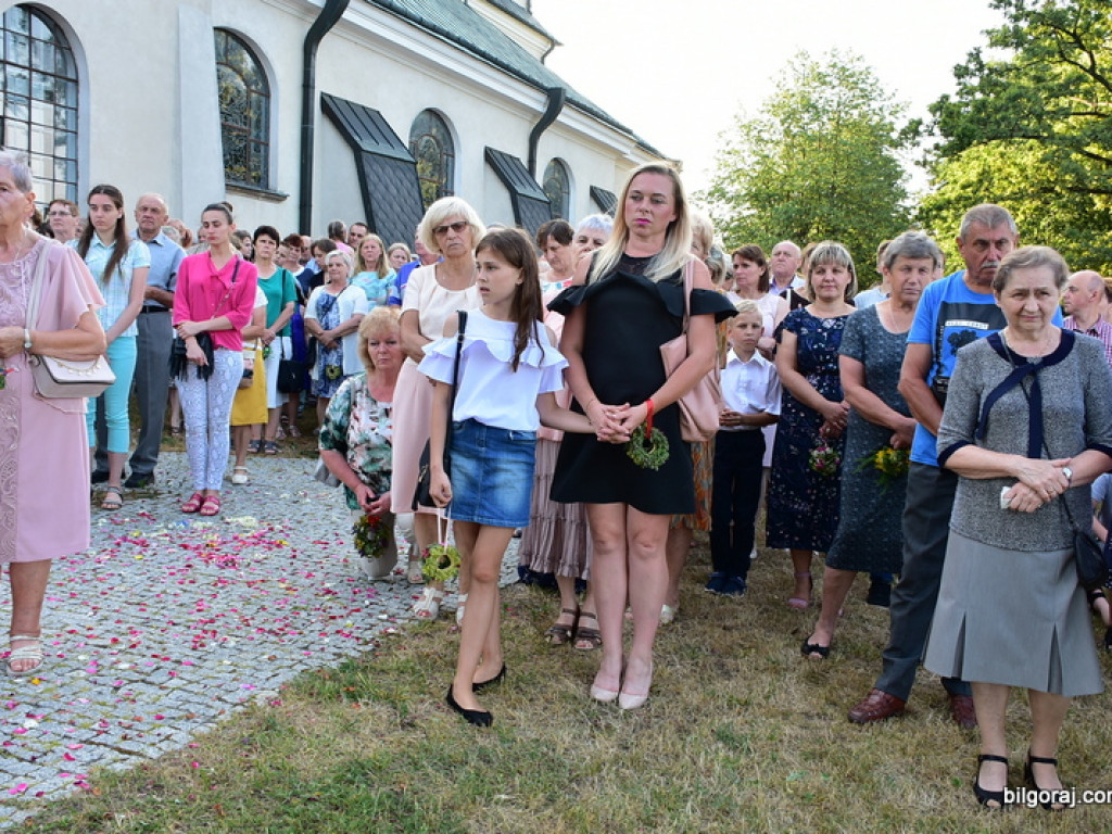 Oktawa Bożego Ciała. Wierni w procesjach do czterech ołtarzy i święcenie wianków (FOTO)