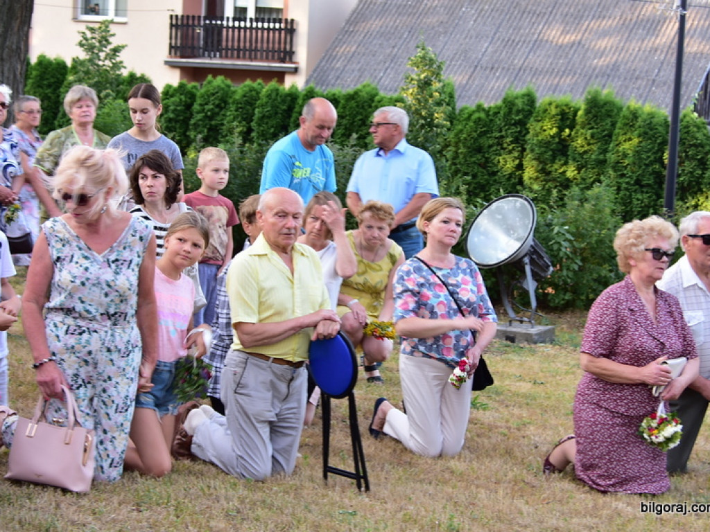 Oktawa Bożego Ciała. Wierni w procesjach do czterech ołtarzy i święcenie wianków (FOTO)