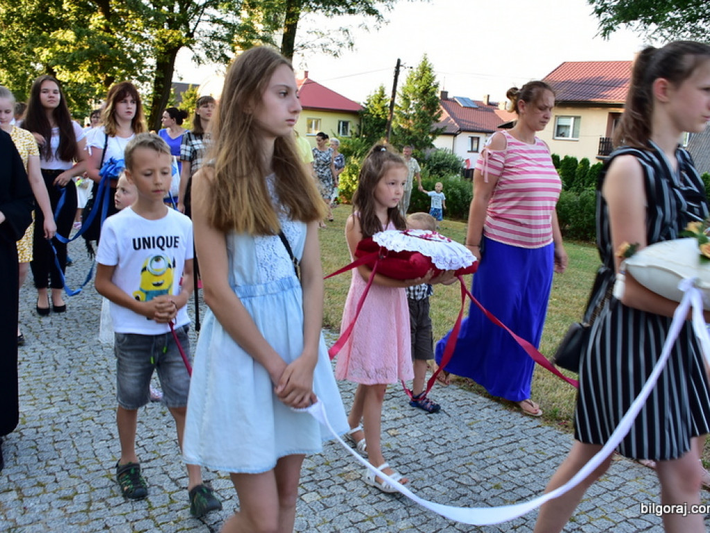 Oktawa Bożego Ciała. Wierni w procesjach do czterech ołtarzy i święcenie wianków (FOTO)