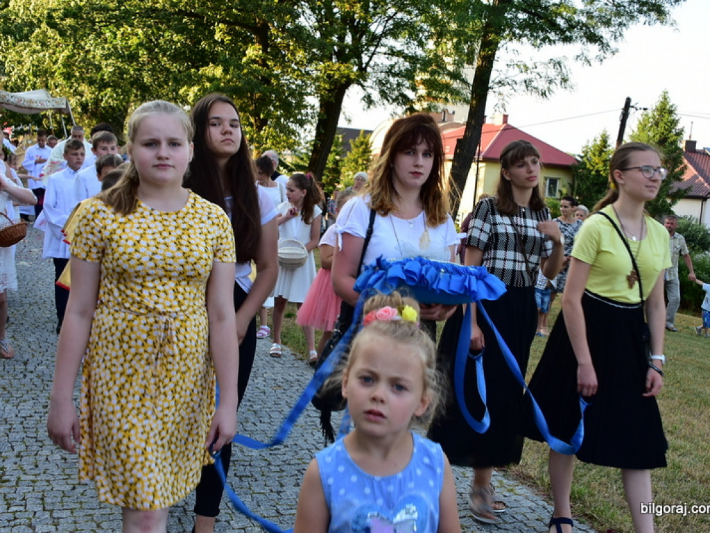 Oktawa Bożego Ciała. Wierni w procesjach do czterech ołtarzy i święcenie wianków (FOTO)