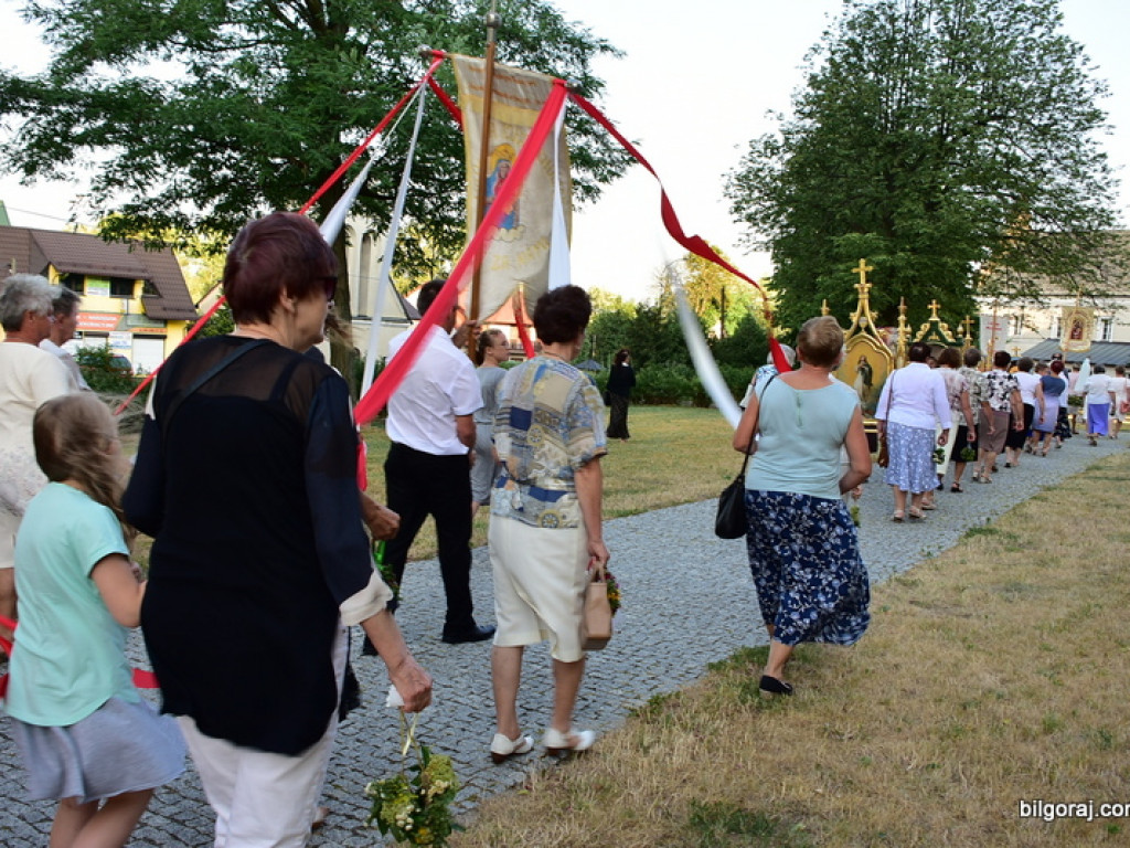 Oktawa Bożego Ciała. Wierni w procesjach do czterech ołtarzy i święcenie wianków (FOTO)