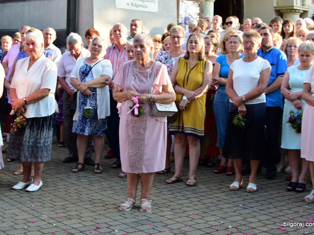 Oktawa Bożego Ciała. Wierni w procesjach do czterech ołtarzy i święcenie wianków (FOTO)