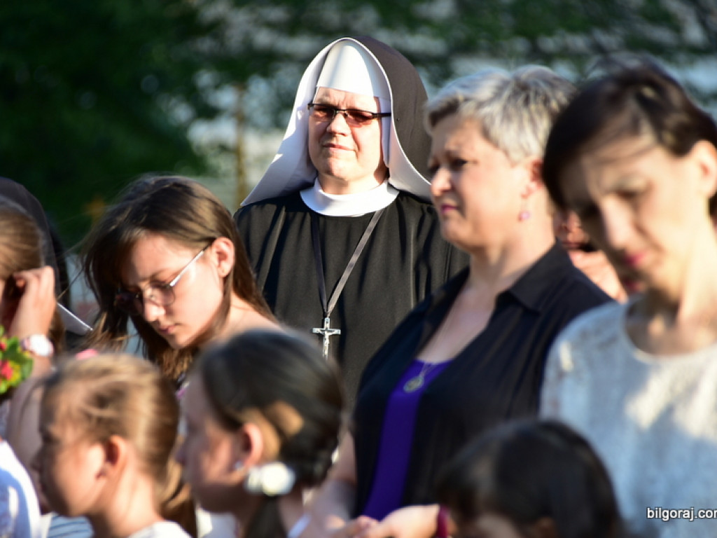 Oktawa Bożego Ciała. Wierni w procesjach do czterech ołtarzy i święcenie wianków (FOTO)