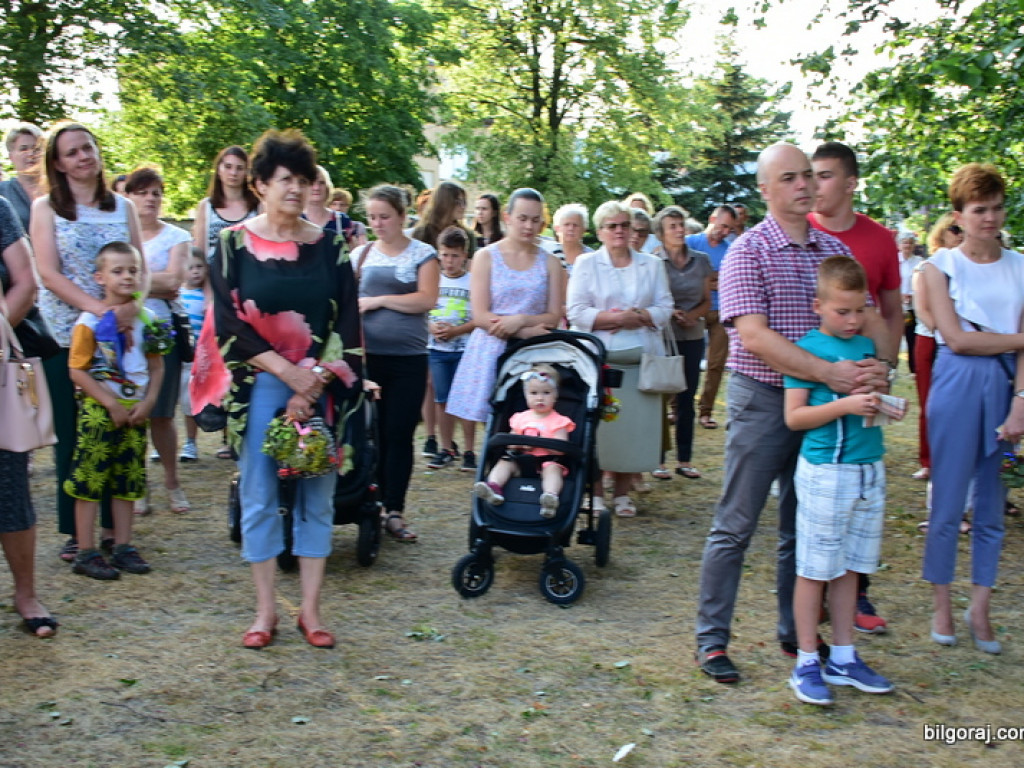 Oktawa Bożego Ciała. Wierni w procesjach do czterech ołtarzy i święcenie wianków (FOTO)