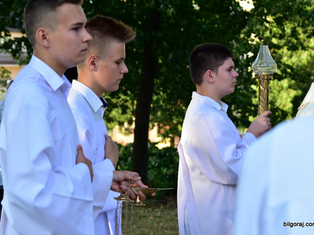 Oktawa Bożego Ciała. Wierni w procesjach do czterech ołtarzy i święcenie wianków (FOTO)