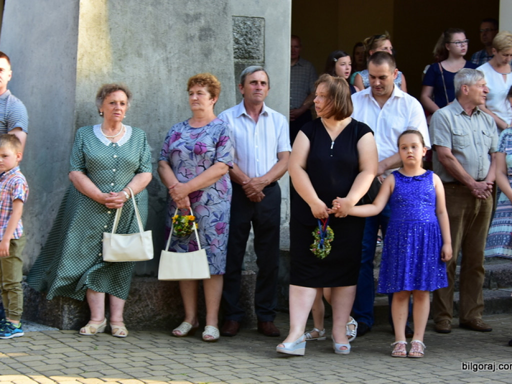 Oktawa Bożego Ciała. Wierni w procesjach do czterech ołtarzy i święcenie wianków (FOTO)
