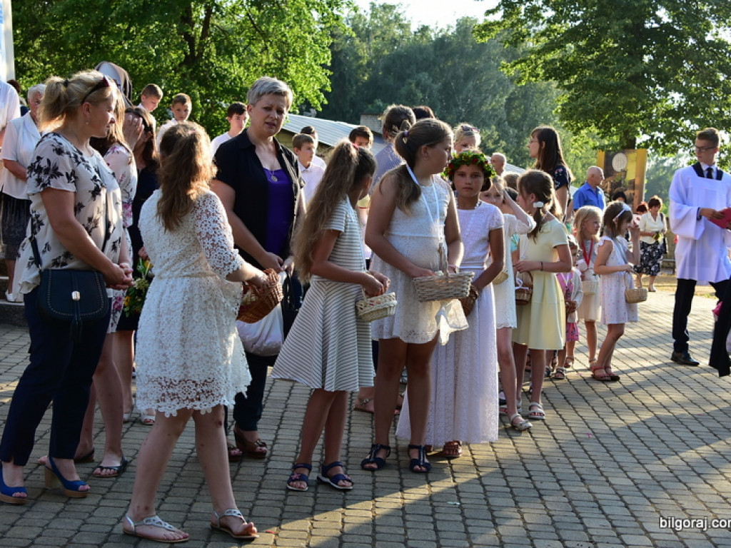 Oktawa Bożego Ciała. Wierni w procesjach do czterech ołtarzy i święcenie wianków (FOTO)