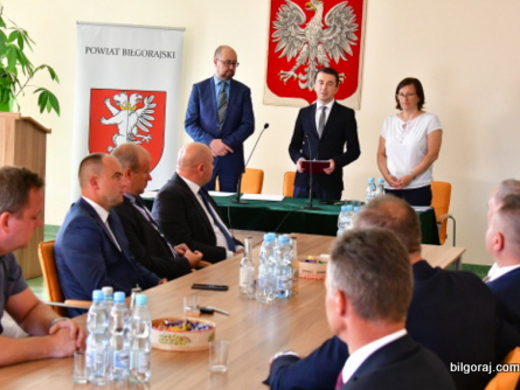 Starostwo dało pieniądze na chodniki. Środki trafiły do sześciu gmin. Łącznie 650 tys. zł (FOTO)