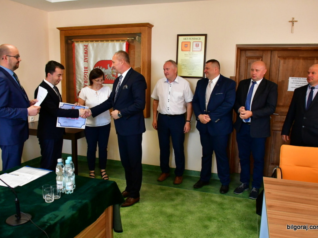 Starostwo dało pieniądze na chodniki. Środki trafiły do sześciu gmin. Łącznie 650 tys. zł (FOTO)