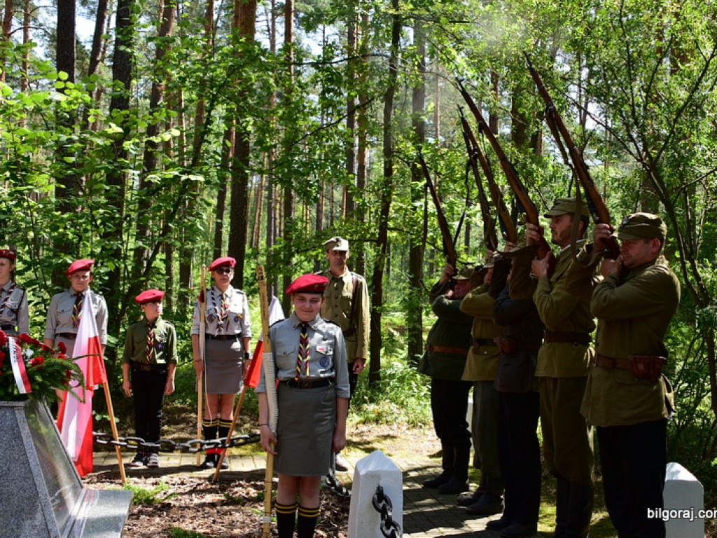 75. rocznica mordu partyzantów w lesie Rapy koło Biłgoraja (FOTO)