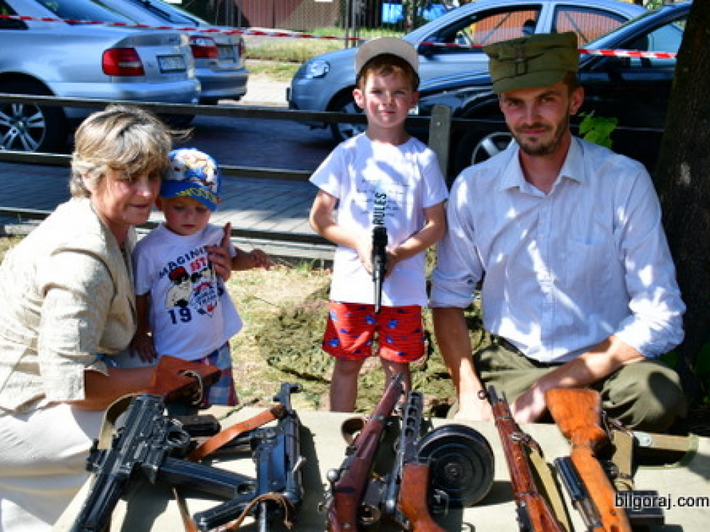 Piknik militarny w ramach obchodów 75. rocznicy mordu partyzantów w lesie Rapy (FOTO)