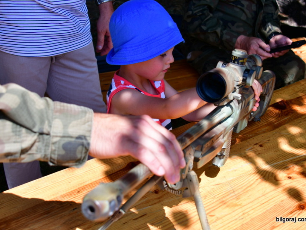 Piknik militarny w ramach obchodów 75. rocznicy mordu partyzantów w lesie Rapy (FOTO)