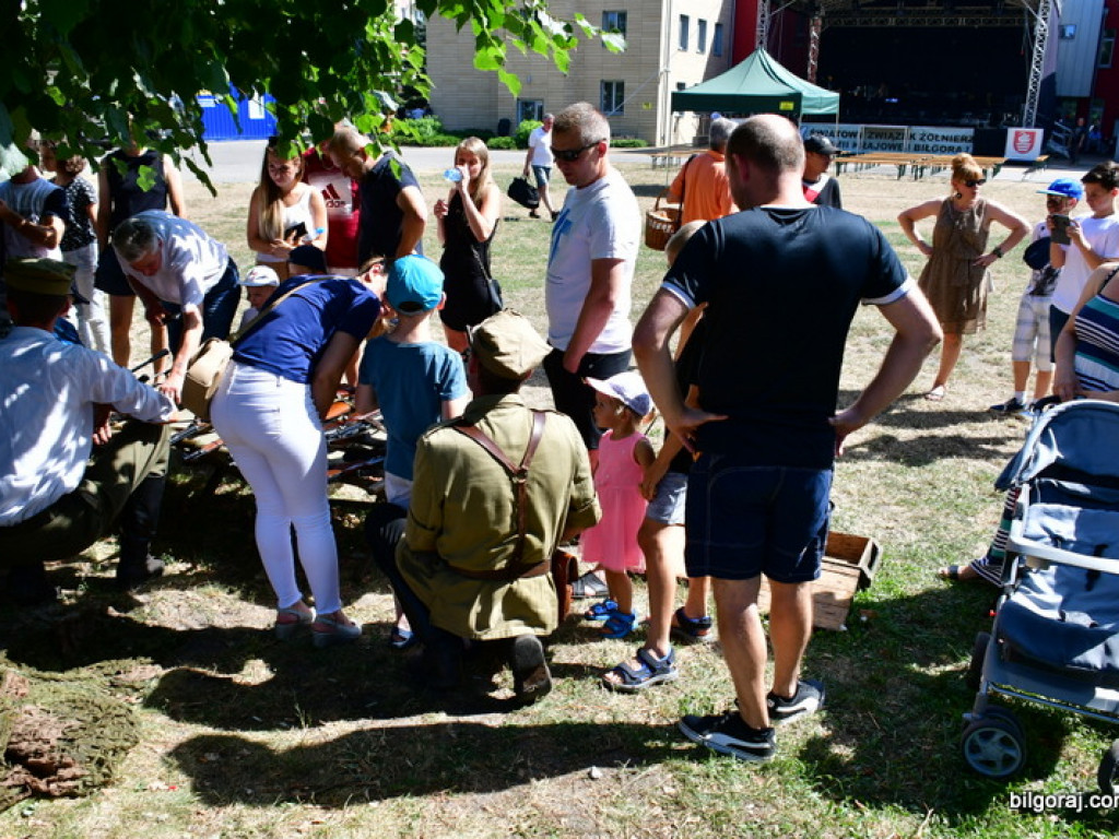 Piknik militarny w ramach obchodów 75. rocznicy mordu partyzantów w lesie Rapy (FOTO)