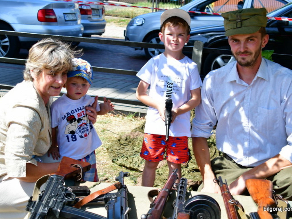 Piknik militarny w ramach obchodów 75. rocznicy mordu partyzantów w lesie Rapy (FOTO)
