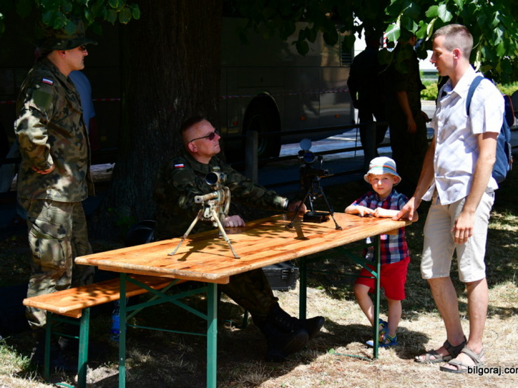 Piknik militarny w ramach obchodów 75. rocznicy mordu partyzantów w lesie Rapy (FOTO)