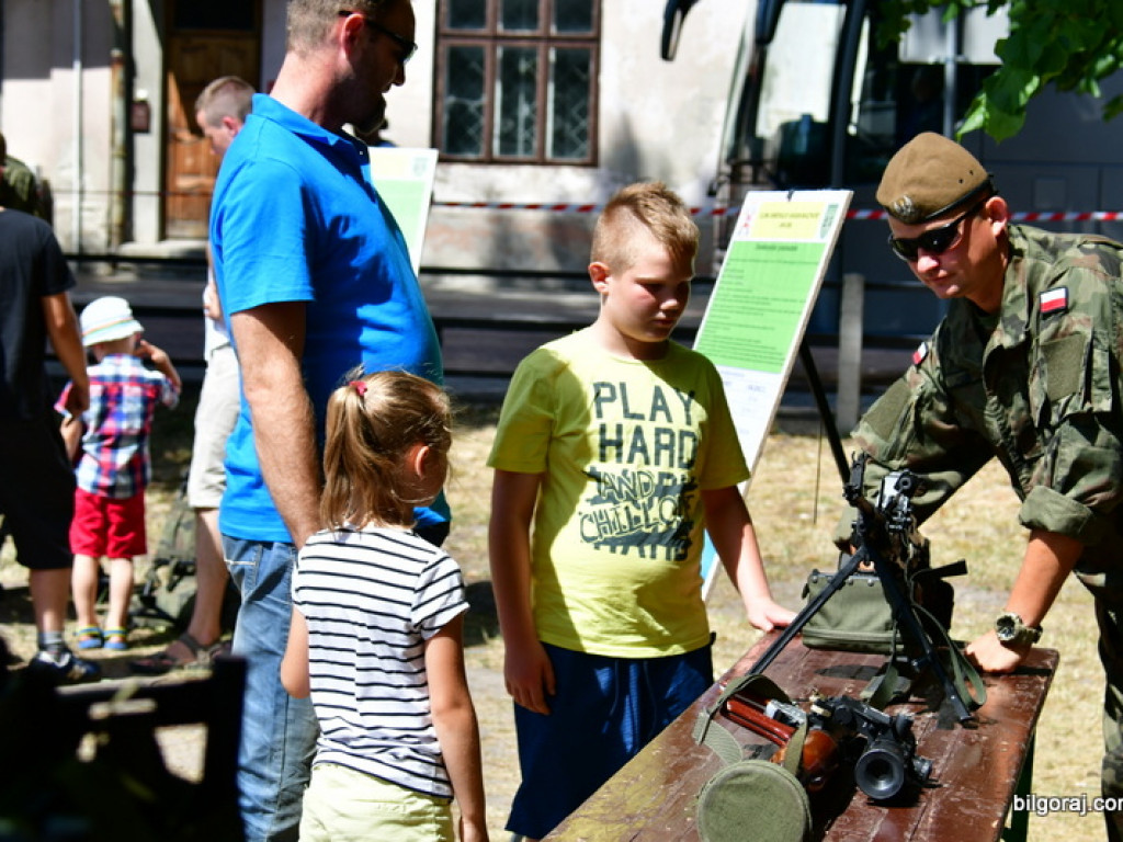 Piknik militarny w ramach obchodów 75. rocznicy mordu partyzantów w lesie Rapy (FOTO)